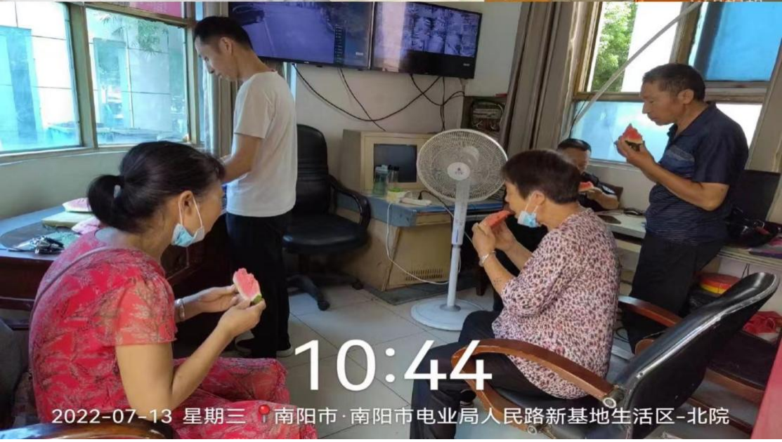 南陽市國益資產管理有限公司 開展高溫天氣送清涼慰問活動